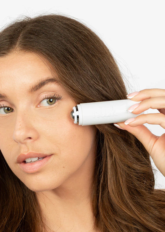 Cold Massage to Tone the Face